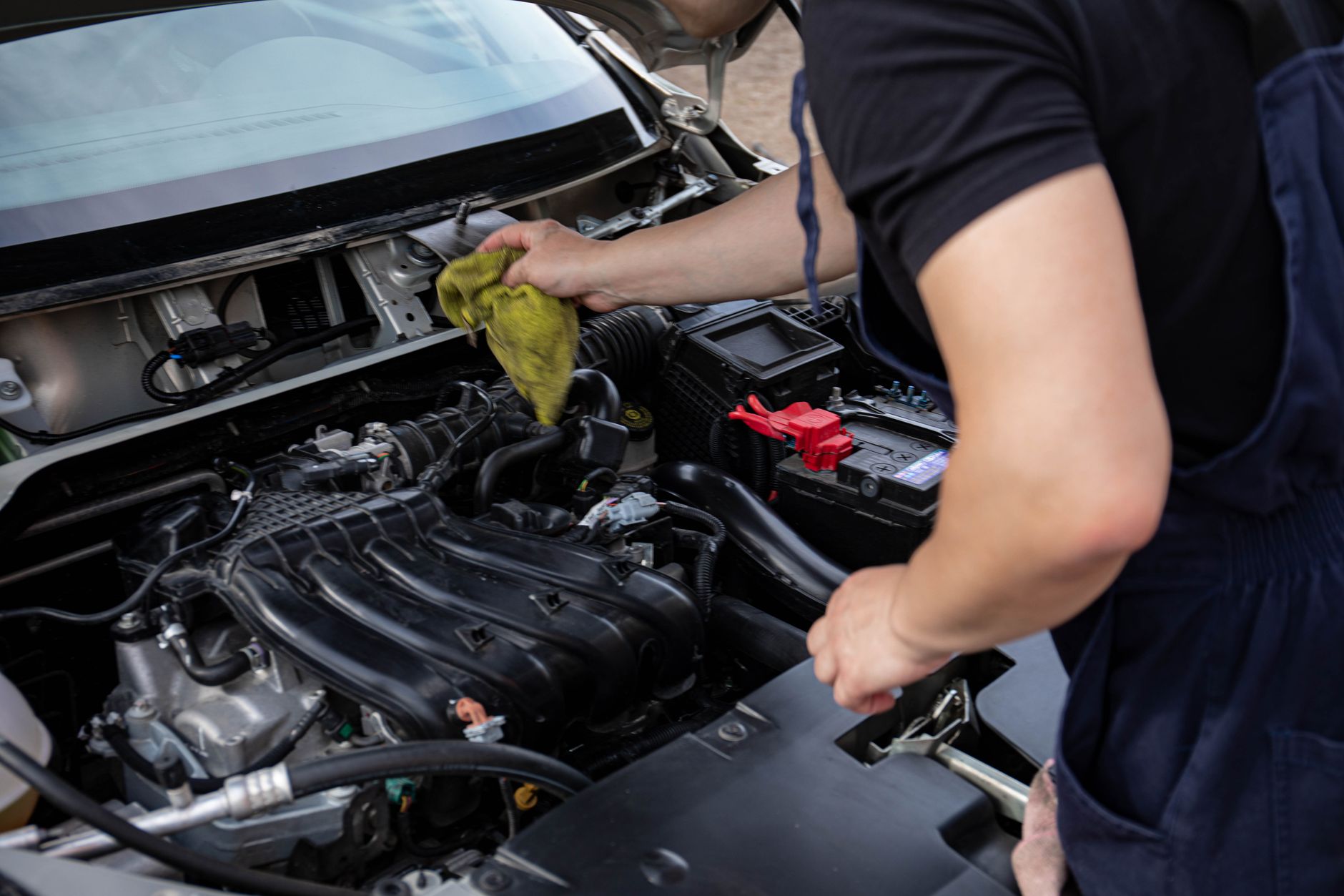 Čištění motorového prostoru vozu